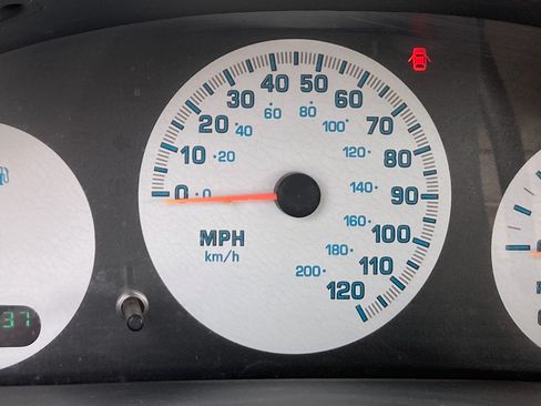 Used 2003 Chrysler Voyager LX image 11