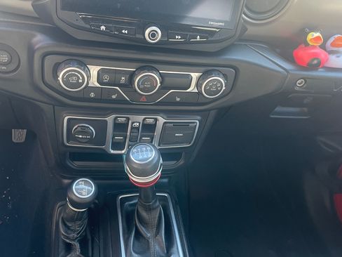 Used 2018 Jeep Wrangler Unlimited Sport S image 10