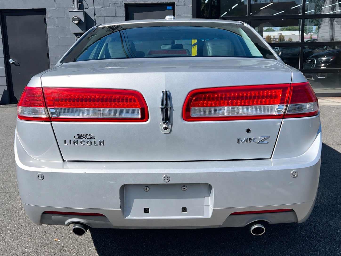 Used 2012 Lincoln MKZ FWD image 4