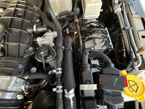 Used 2023 Jeep Gladiator Sport AWD/4WD image 24