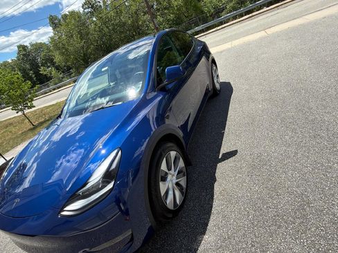 Used 2024 Tesla Model Y Long Range AWD/4WD image 14