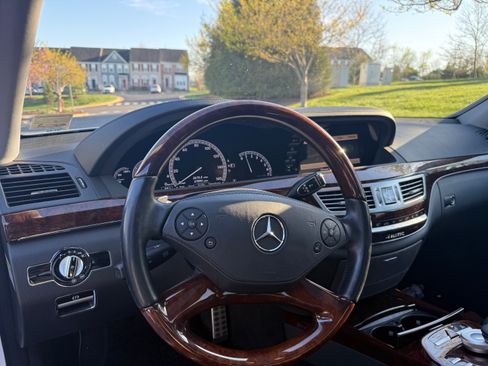Used 2013 Mercedes-Benz S 550 4MATIC image 9