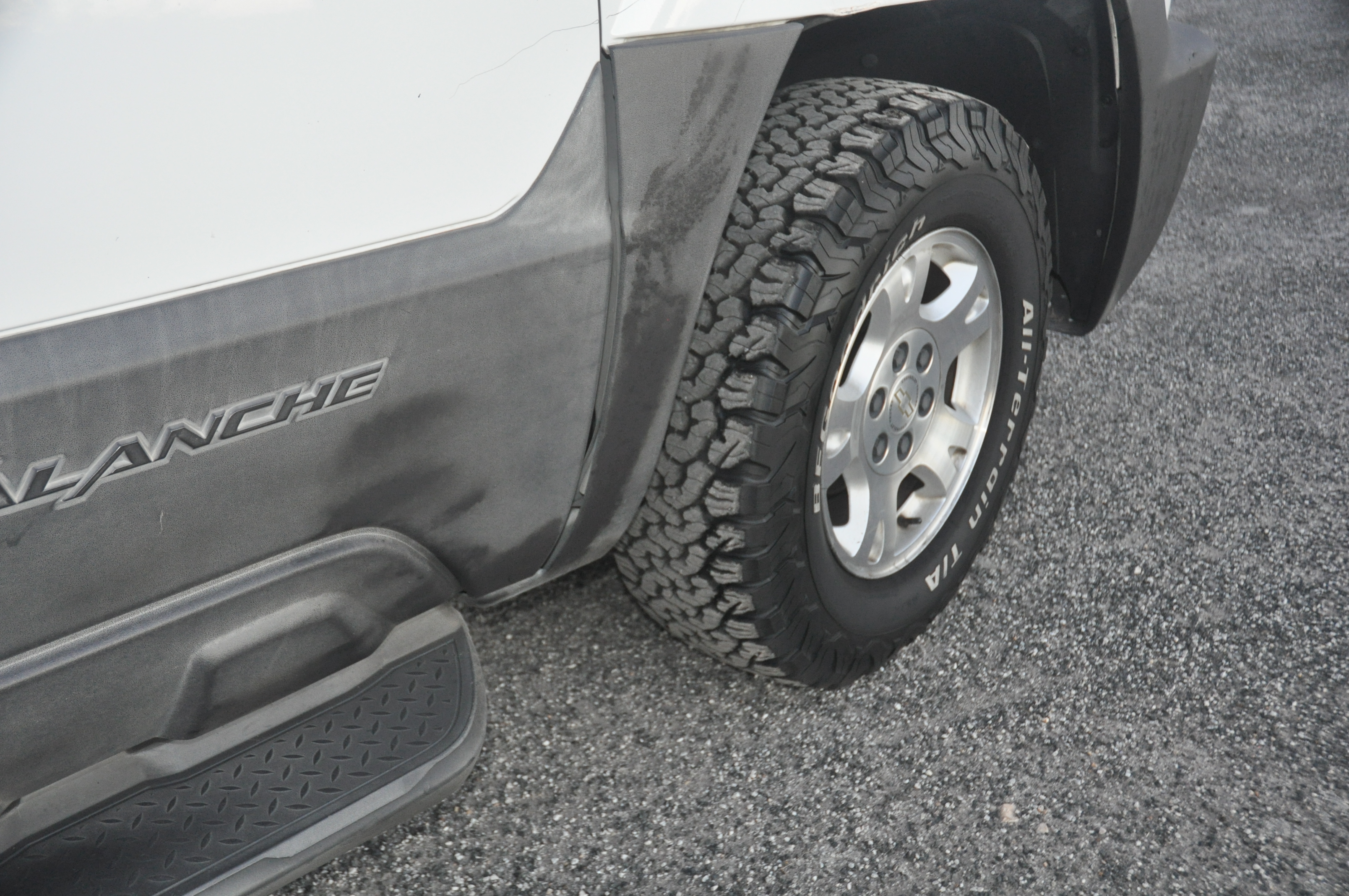 Used 2003 Chevrolet Avalanche 4x4 w/ Suspension Package, Off-Road image 15
