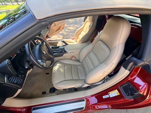 Used 2010 Chevrolet Corvette Convertible w/ Preferred Equipment Group RWD image 6