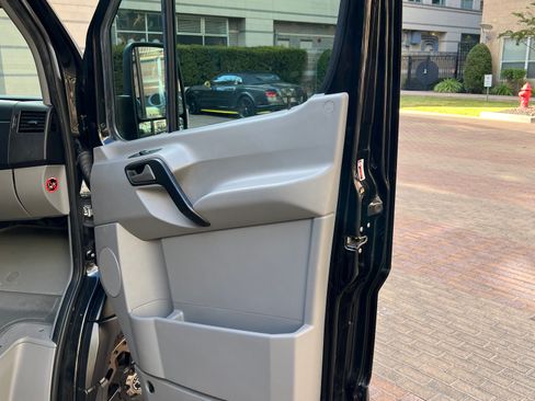 Used 2018 Mercedes-Benz Sprinter 2500 image 30