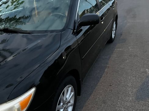 Used 2011 Toyota Camry XLE w/ SE/XLE Extra-Value Pkg FWD image 2