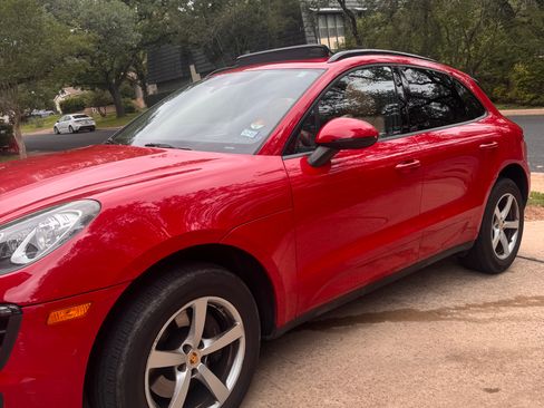 Used 2017 Porsche Macan AWD/4WD image 4