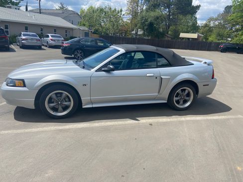 Used 2001 Ford Mustang GT image 2