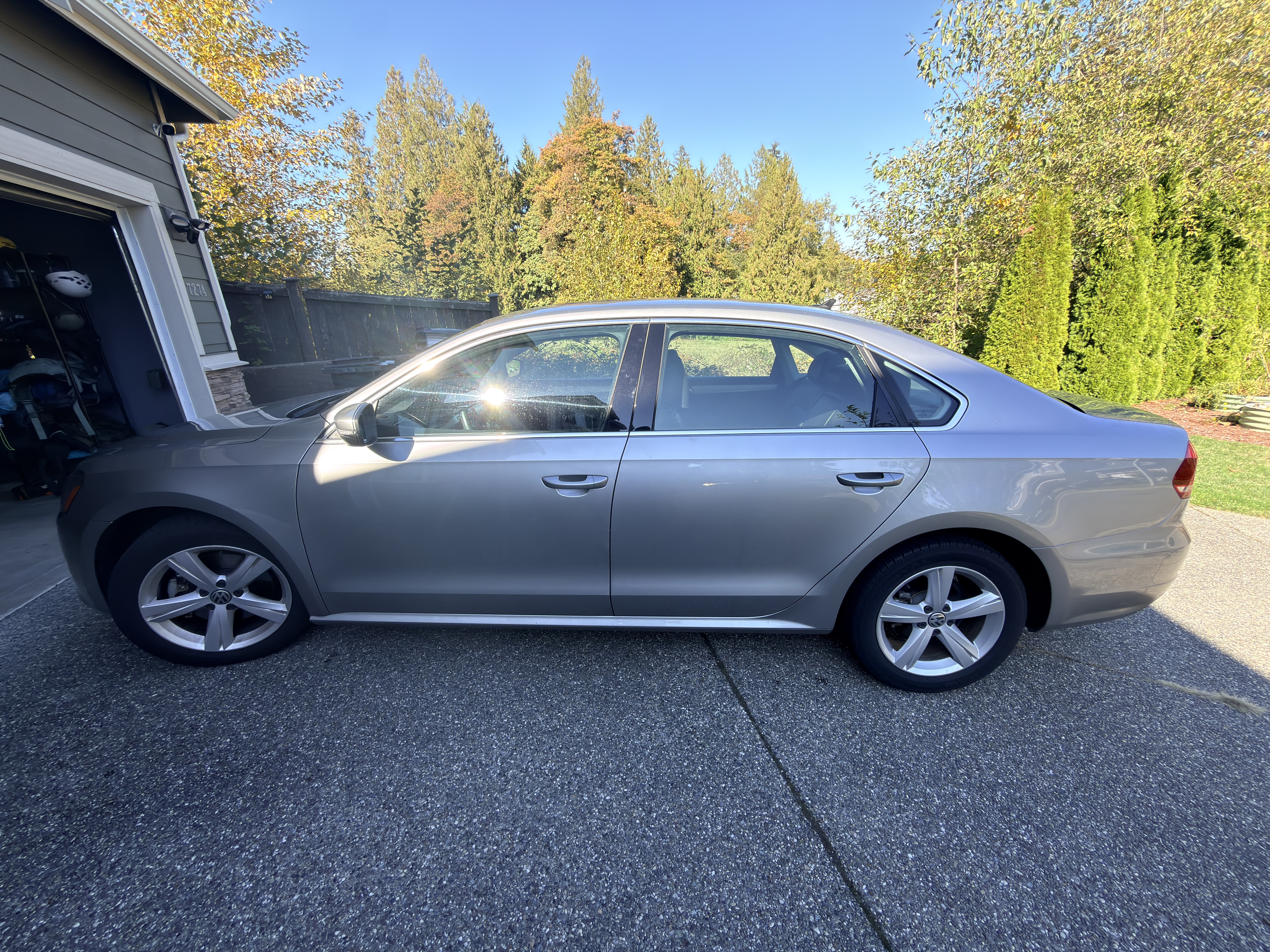 Used 2013 Volkswagen Passat 2.5 SE FWD image 2