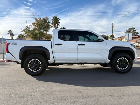 Used 2024 Toyota Tacoma TRD Off-Road image 10
