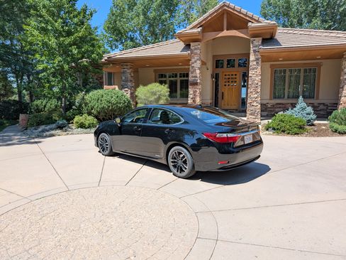 Used 2013 Lexus ES 300h image 2