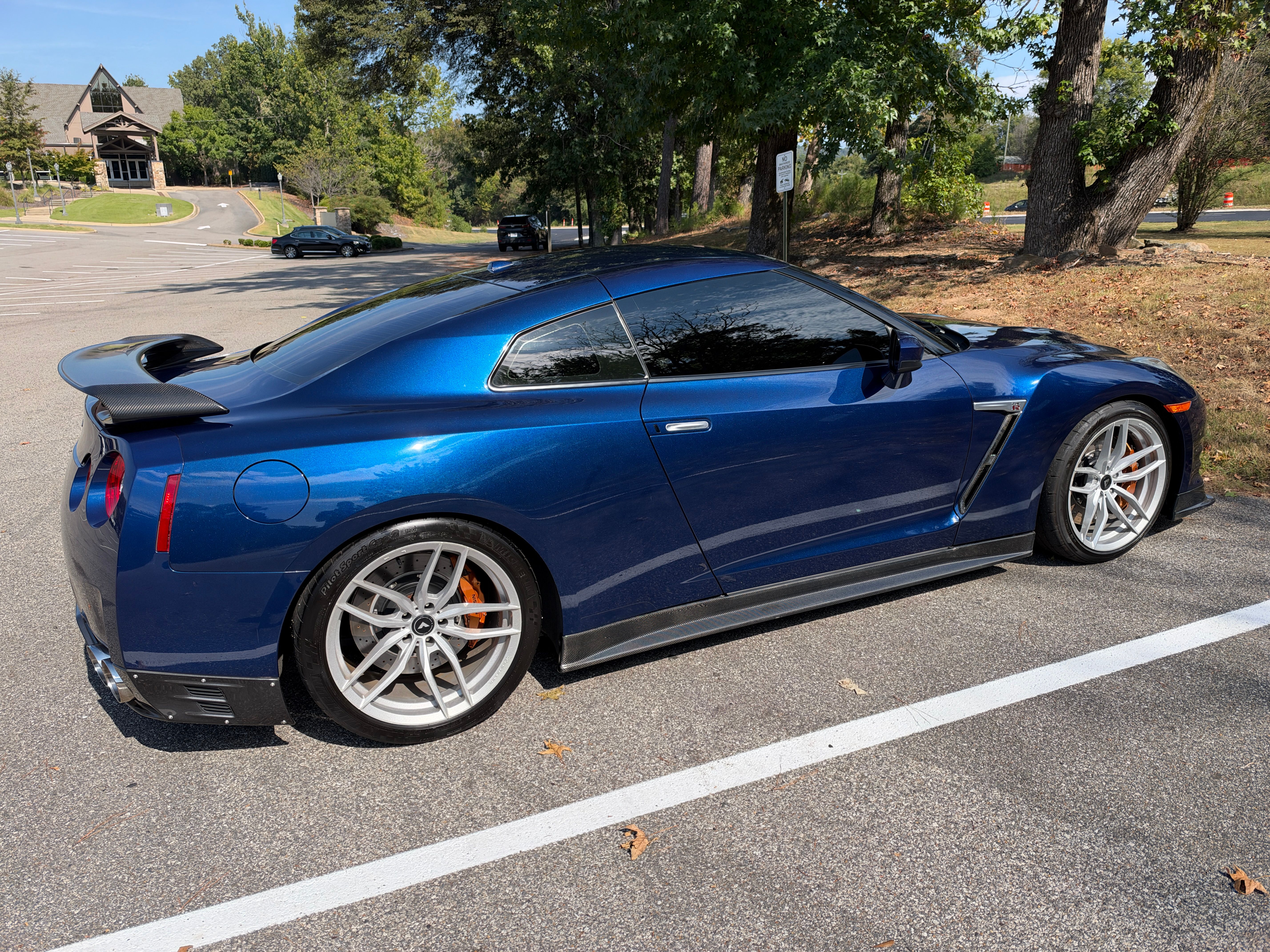 Used 2015 Nissan GT-R Black Edition AWD/4WD image 5