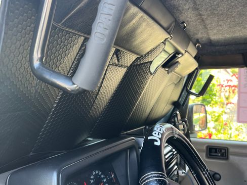 Used 2005 Jeep Wrangler Sport w/ 30" Tire & Wheel Group AWD/4WD image 11