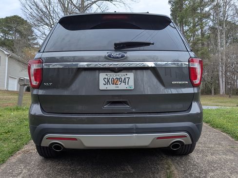 Used 2016 Ford Explorer XLT w/ Equipment Group 202A image 6