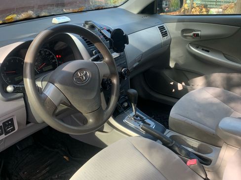 Used 2010 Toyota Corolla LE image 6