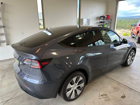 Used 2023 Tesla Model Y Long Range AWD/4WD image 5