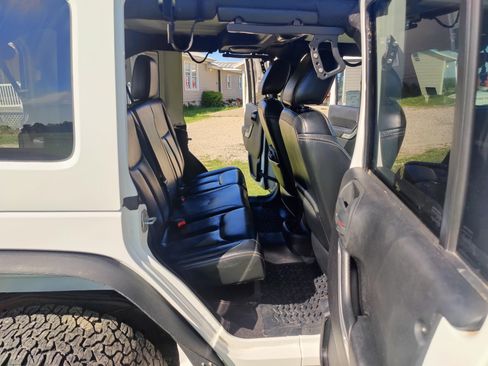 Used 2013 Jeep Wrangler Unlimited Sahara w/ Connectivity Group image 11