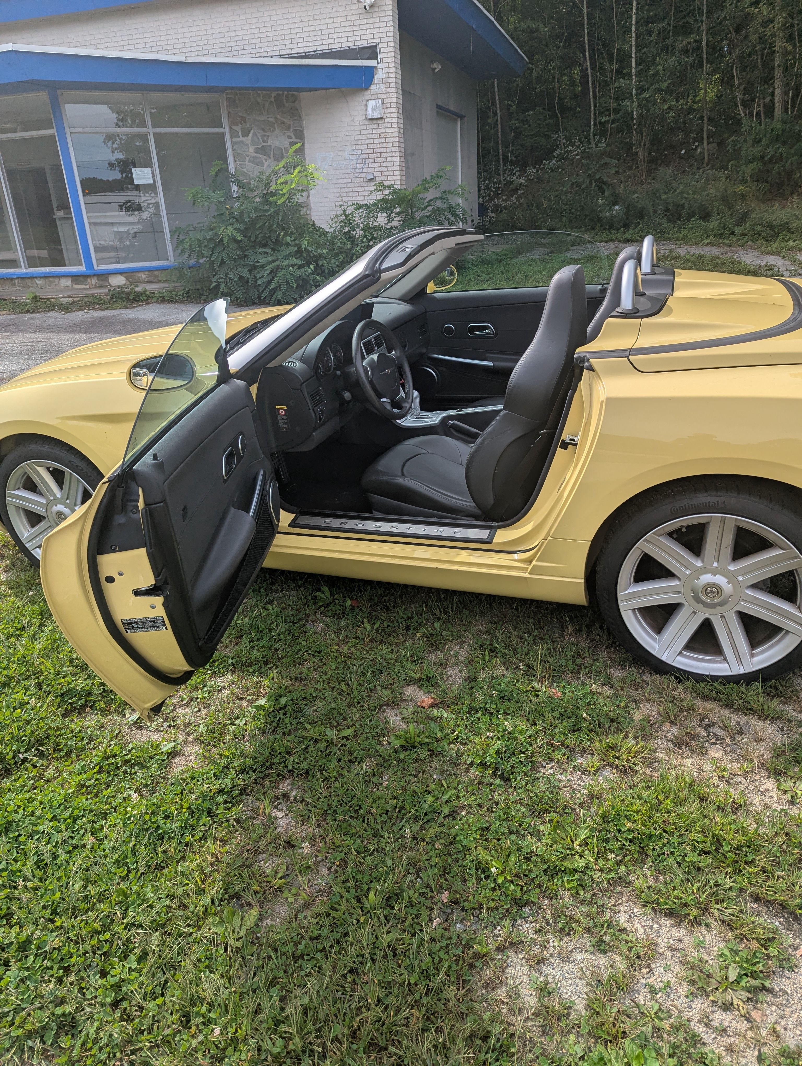 Used 2005 Chrysler Crossfire Limited RWD image 5
