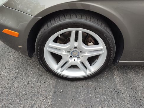 Used 2010 Mercedes-Benz CLS 550 image 4