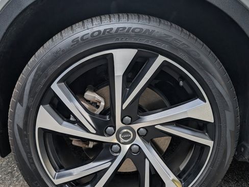 Used 2022 Volvo XC40 T5 R-Design image 32