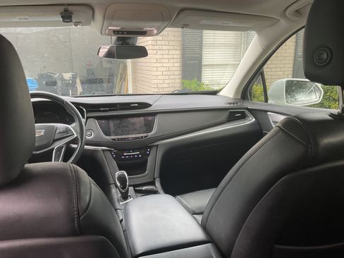 Used 2017 Cadillac XT5 Premium Luxury image 10