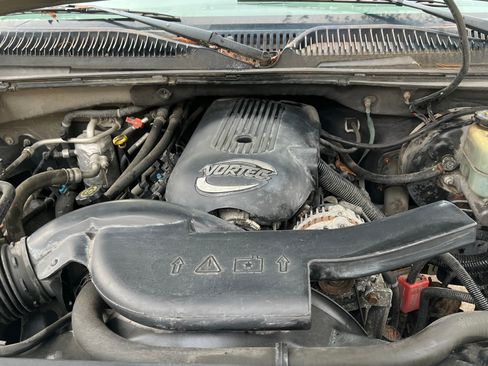 Used 2001 Chevrolet Suburban LT w/ LT Preferred Equipment Group image 5