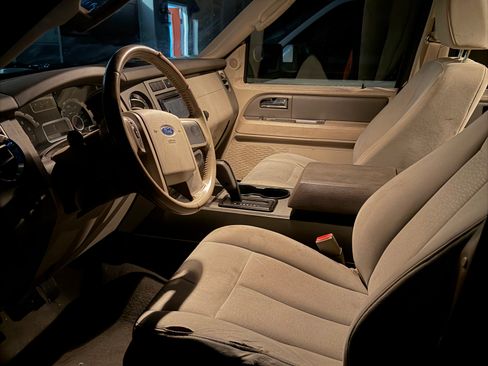 Used 2008 Ford Expedition XLT image 2