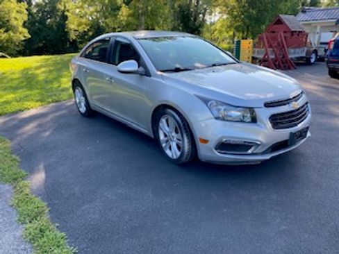 Used 2015 Chevrolet Cruze LTZ FWD image 2