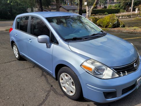 Used 2011 Nissan Versa 1.8 S image 4
