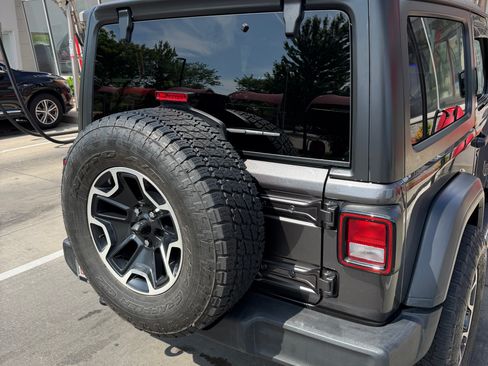 Used 2018 Jeep Wrangler Sport AWD/4WD image 4