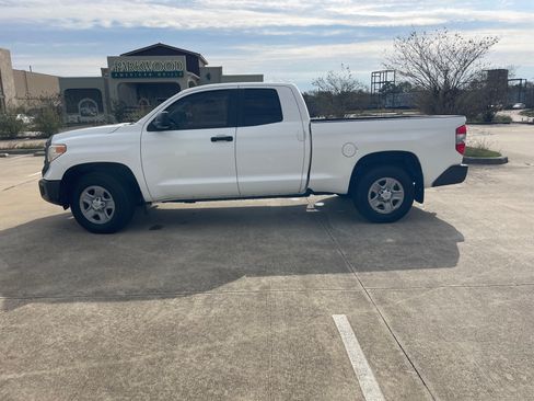 Used 2014 Toyota Tundra SR image 2