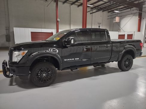 Used 2018 Nissan Titan S image 18