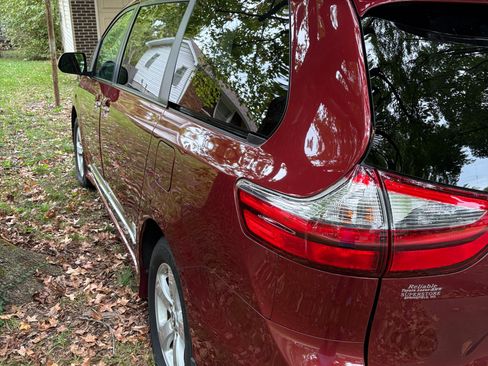 Used 2020 Toyota Sienna LE image 4