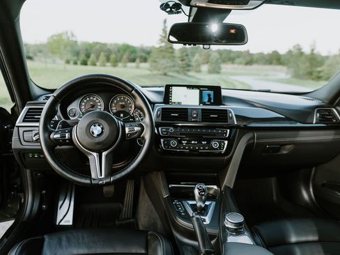 Used 2018 BMW M3 RWD image 20