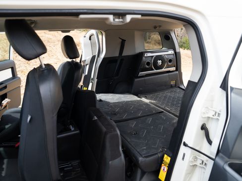 Used 2012 Toyota FJ Cruiser Sport Utility 2D w/ Upgrade Pkg image 18