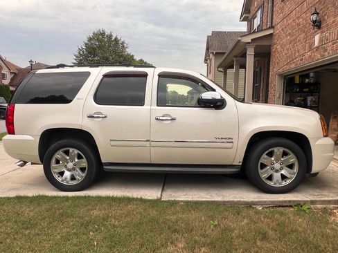 Used 2012 GMC Yukon SLT image 2