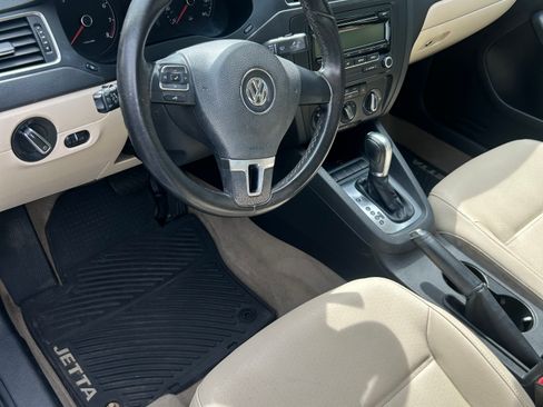 Used 2011 Volkswagen Jetta SE image 8