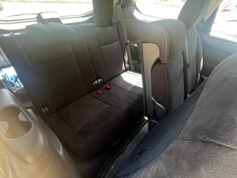 Used 2015 Nissan Pathfinder SV image 9