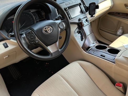 Used 2013 Toyota Venza LE image 8