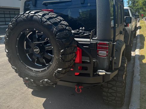 Used 2015 Jeep Wrangler Unlimited Rubicon w/ Connectivity Group AWD/4WD image 15