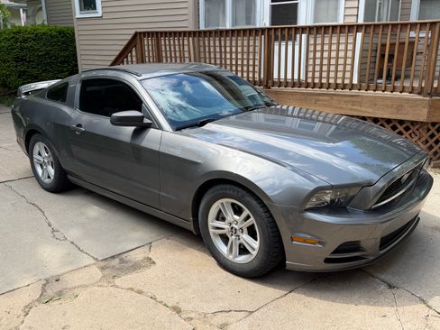 Used 2013 Ford Mustang Coupe RWD image 9