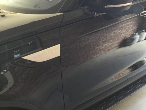 Used 2018 Land Rover Discovery HSE Luxury image 2