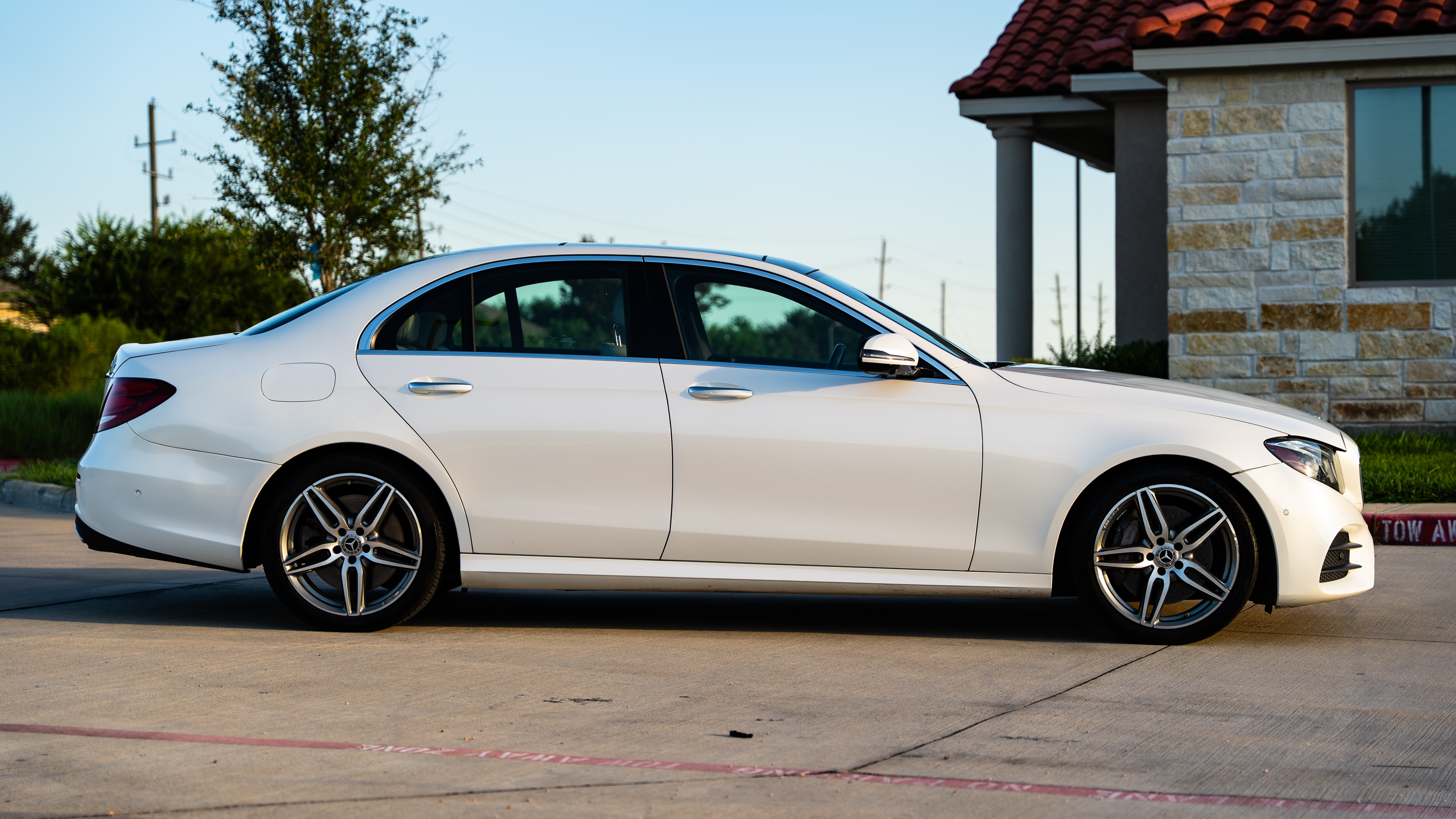 Used 2019 Mercedes-Benz E 450 4MATIC Sedan image 4