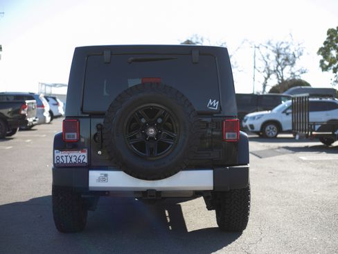 Used 2015 Jeep Wrangler Unlimited Sahara w/ Max Tow Package image 11