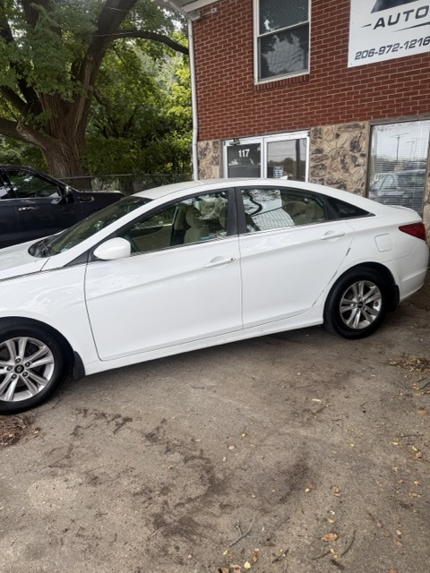 Used 2013 Hyundai Sonata GLS w/ Popular Equipment Pkg FWD image 2
