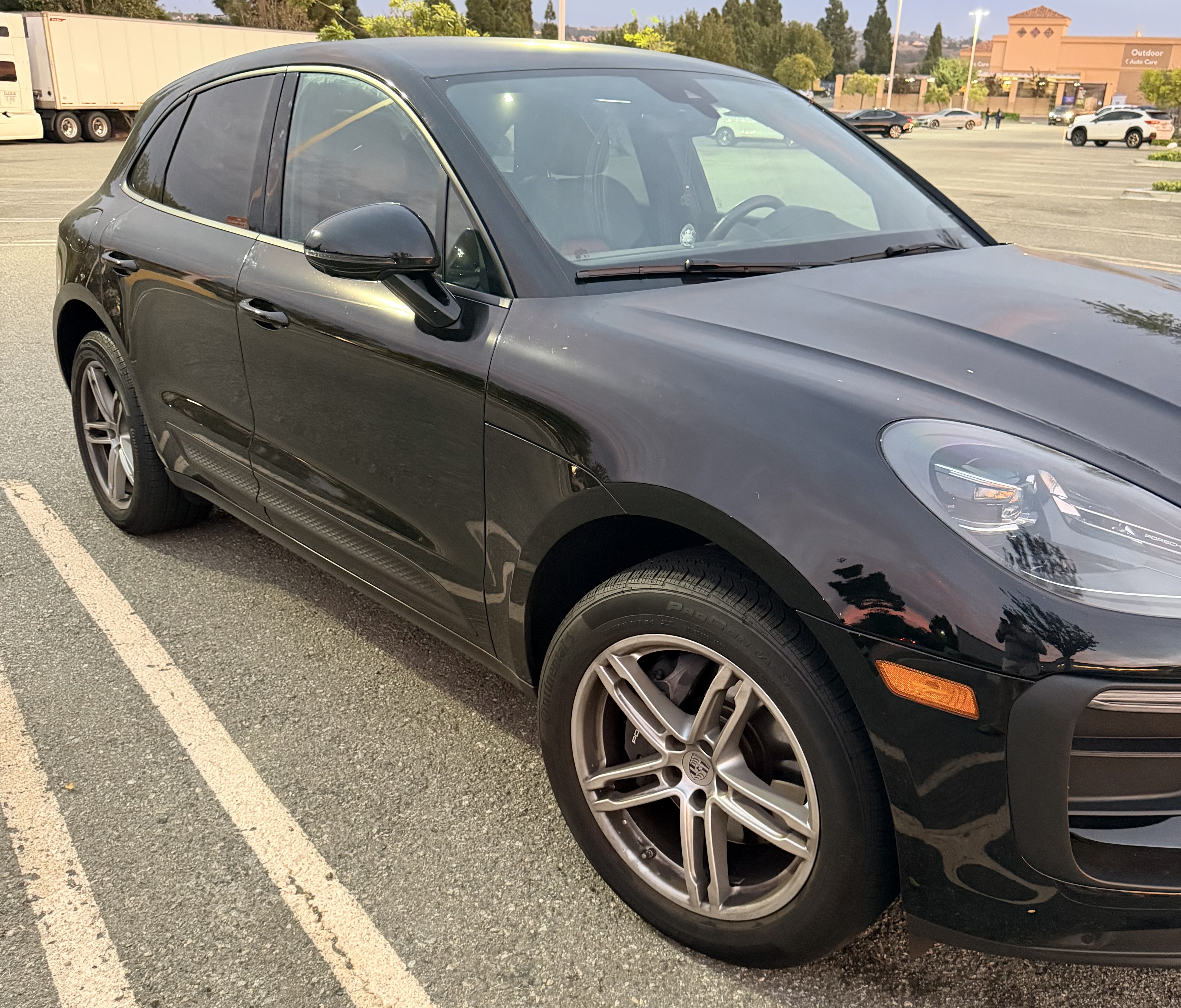 Used 2024 Porsche Macan AWD/4WD image 2