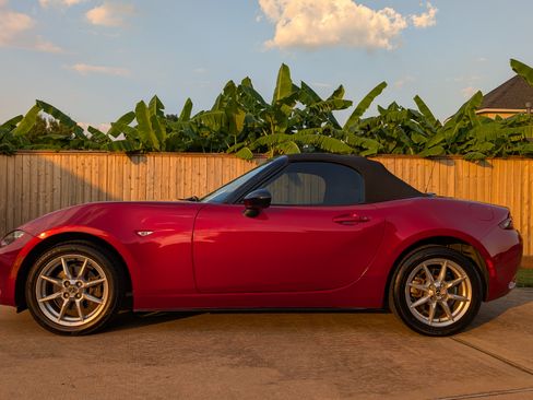 Used 2017 MAZDA MX-5 Miata Sport image 15