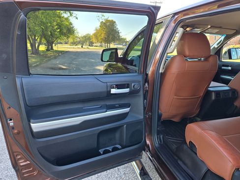Used 2017 Toyota Tundra SR5 image 25