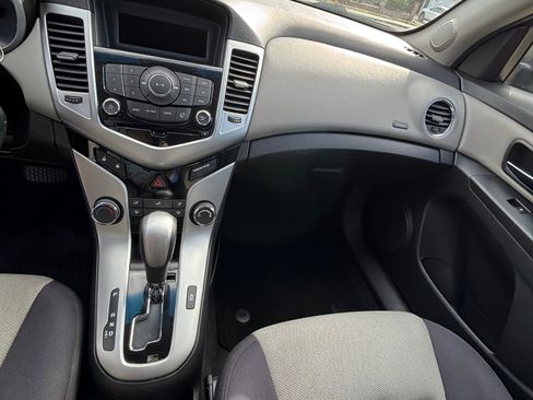 Used 2013 Chevrolet Cruze LS image 6