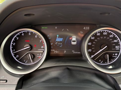 Used 2021 Toyota Camry XLE image 12